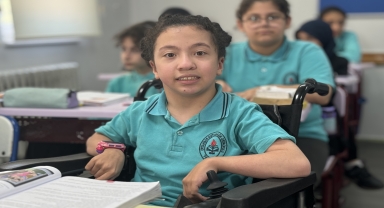 Serebral palsili Nazlı, doktor olma hayalinin peşinden gidiyor