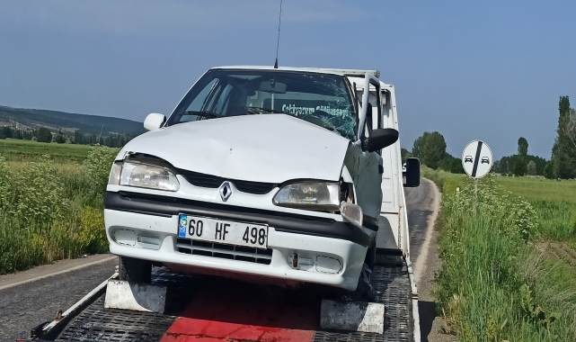 Tokat'ta iki otomobilin çarpıştığı kazada 2  kişi yaralandı