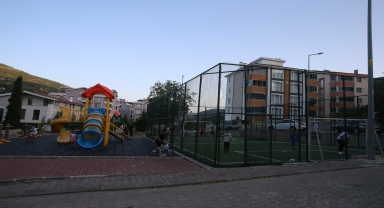 Tokat'ta parkta oynayan çocuk, omzuna isabet eden yorgun mermiyle yaralandı
