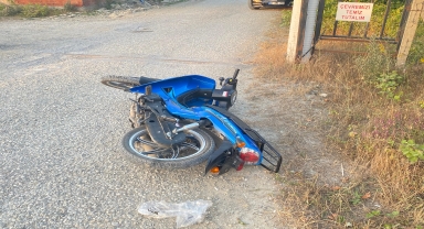 Türkeli'de motosikletin devrildiği kazada 2 kişi yaralandı