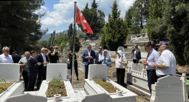 15 Temmuz şehitleri Metin Arslan ve Barış Efe, Karabük'te mezarları başında anıldı