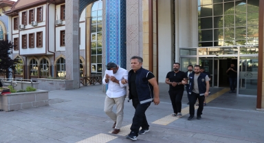Amasya'da araçlarda 15 düzensiz göçmen yakalandı