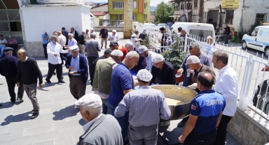 Başçiftlik'te muharrem ayı dolayısıyla aşure dağıtıldı