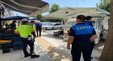 Çorum'da kaldırımı işgal eden esnafa para cezası