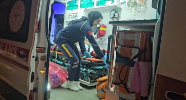Çorum'da motosiklet yayaya çarptı, 3 kişi yaralandı