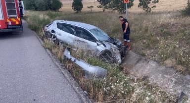 Çorum'da şarampole devrilen otomobilin sürücüsü yaralandı