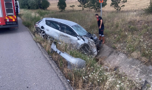Çorum'da şarampole devrilen otomobilin sürücüsü yaralandı
