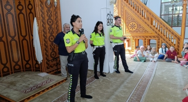 Düzce'de yaz Kur'an kursuna katılan çocuklara trafik eğitimi verildi