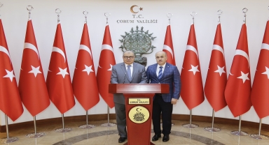 Eski İçişleri Bakanı Güneş, Çorum'da ziyaretlerde bulundu
