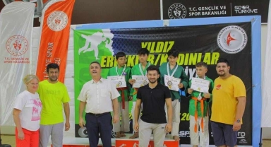 Gerzeli sporcular Yıldızlar Türkiye Kuraş Şampiyonası'ndan 5 madalya ile döndü