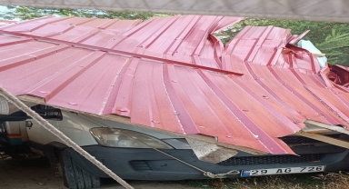 Gümüşhane'de fırtına nedeniyle 31 evin çatısında hasar oluştu