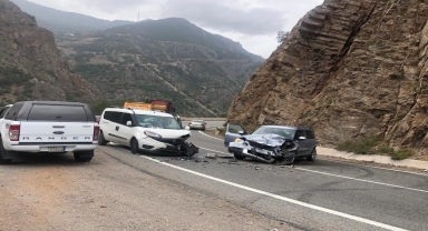Gümüşhane'de trafik kazasında 4 kişi yaralandı