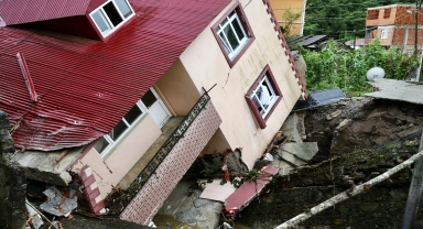 GÜNCELLEME - Giresun'da sağanak nedeniyle bir ev yan yattı, su baskınları oluştu