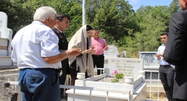 Hamamözü'nde protokol üyeleri şehit kabirlerini ziyaret etti