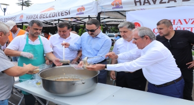 Havza'da muharrem ayı dolayısıyla aşure dağıtıldı
