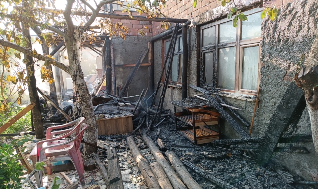 Kastamonu'da çıkan yangında 2 katlı ev zarar gördü