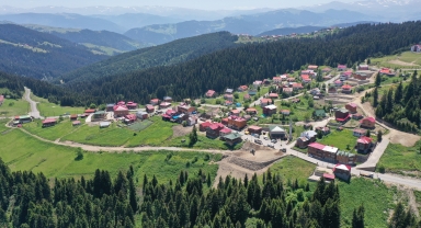 Kulakkaya Yaylası eşsiz tabiatı ve temiz havasıyla doğaseverleri ağırlıyor
