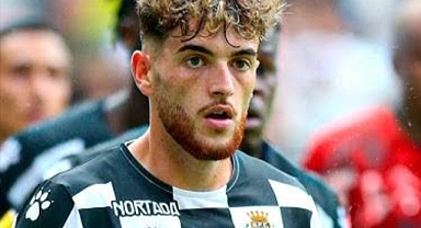 Sağ Bek Pedro'ya Emanet