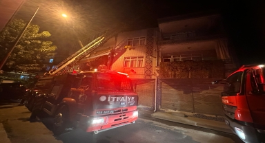Samsun’da binanın çatı katında çıkan yangın söndürüldü