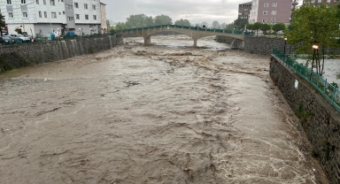 Samsun'da sağanak nedeniyle tarım arazileri su altında kaldı, iş yerlerini su bastı