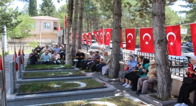 Şehit Hava Pilot Üsteğmen İsmail Şalcı, Tosya'da kabri başında anıldı