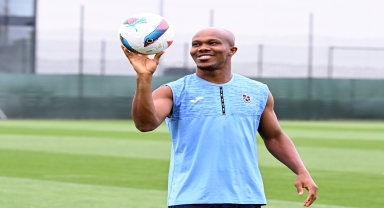 Trabzonspor'un Nijeryalı oyuncusu Nwakame, Macaristan kampında açıklamalarda bulundu: