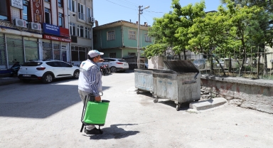 Turhal'da çöp konteynerleri ilaçlanıp yıkanarak temizleniyor
