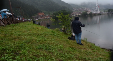 Uzungöl'de 7. Geleneksel Alabalık Avlama Yarışması yapıldı