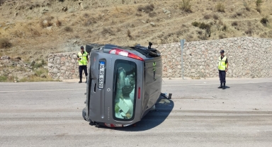 Amasya'da iki hafif ticari araç çarpıştı, 4 kişi yaralandı
