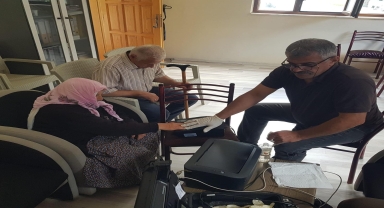 Artvin'de hasta, yaşlı ve engellilere evde çipli kimlik kartı hizmeti sunuluyor