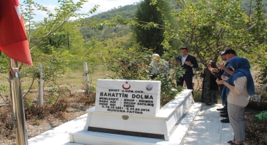 Dikmen'de şehit Bahattin Dolma kabri başında anıldı