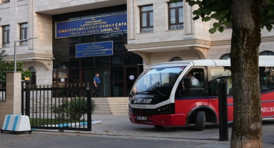 Düzce'de otobüste unutulan içi para dolu çanta, şoför tarafından sahibine ulaştırıldı