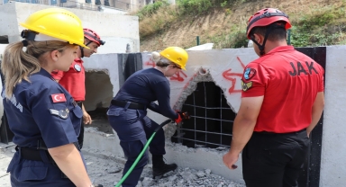 Giresun'da jandarma personeline depremde arama kurtarma eğitimi verildi