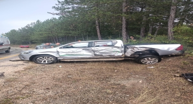 Karabük'te üç aracın karıştığı zincirleme trafik kazasında iki kişi yaralandı