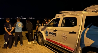 Kastamonu'da batan teknedeki 6 kişiden 3'ünün kaybolması üzerine arama çalışması başlatıldı