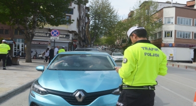 Merzifon'da trafik denetimlerinde 42 sürücüye para cezası uygulandı