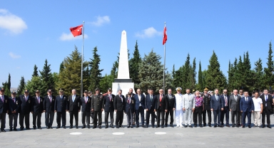 Samsun'da 30 Ağustos Zafer Bayramı dolayısıyla şehit kabirleri ziyaret edildi
