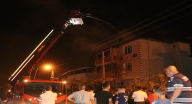 Samsun'da bir binanın çatı katında çıkan yangın söndürüldü