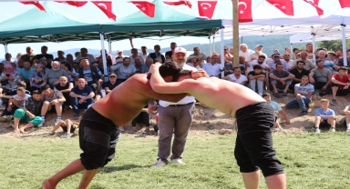 Sinop'ta 3. Geleneksel Abdaloğlu Karakucak Güreşleri yapıldı