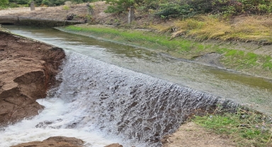 Tokat'ta sulama kanalındaki çöküntü nedeniyle akan su ekili arazide zarara yol açtı