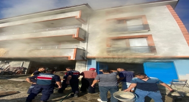 Türkeli 'de çıkan yangında samanlıkta hasar oluştu