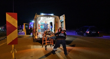 Çorum'da devrilen hafif ticari araçtaki aynı aileden 4 kişi yaralandı
