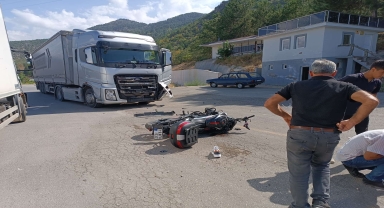 Çorum'da tırla çarpışan motosikletin sürücüsü yaralandı