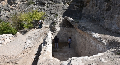 Gevhernik Kalesi'ndeki kazılarda çeşme ve sarnıç bulundu