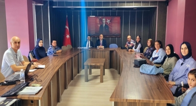 Gümüşhacıköy'de sınıf öğretmenleriyle yeni müfredat toplantısı yapıldı