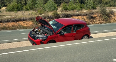 Karabük'te devrilen otomobilin sürücüsü yaralandı