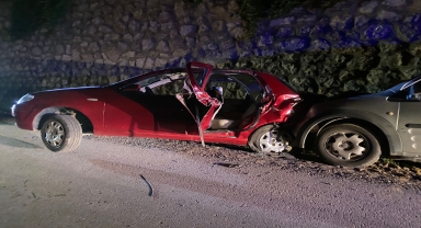 Karabük'te hafif ticari araç ile otomobilin çarpıştığı kazada 4 kişi yaralandı