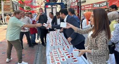 Karabük'te vatandaşlara kandil simidi dağıtıldı