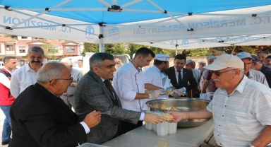 Merzifon'da Gaziler Günü dolayısıyla vatandaşlara helva ikram edildi