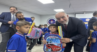 Samsun'da 2 bin öğrenciye kırtasiye seti ve okul çantası ücretiz dağıtıldı